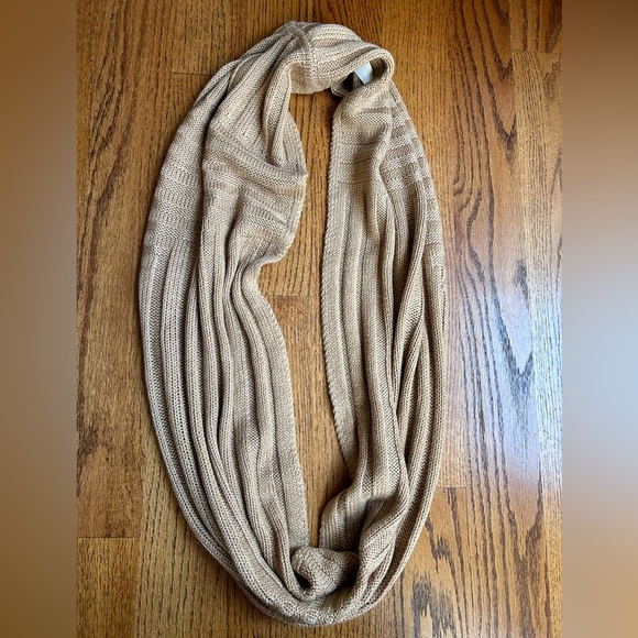 WHBM Infinity Knitted Scarf - Picture 5 of 6